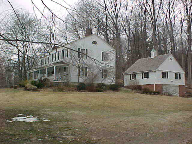 Building photograph for 10 BETWEEN THE LAKES ROAD